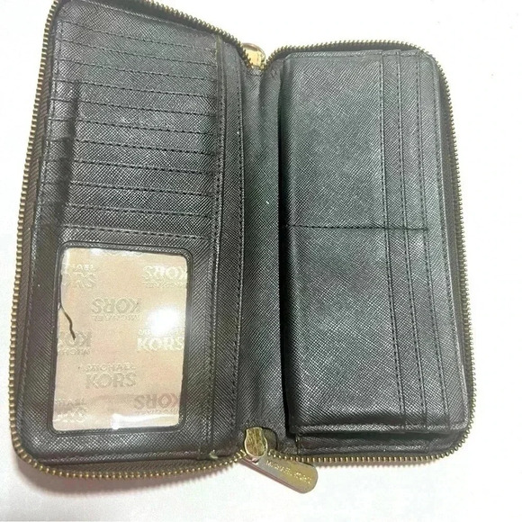 MICHEAL KORS MONOGRAM BROWN WALLET GOLD  HARDWARE ZIPPER CLOSURE - Picture 4 of 12